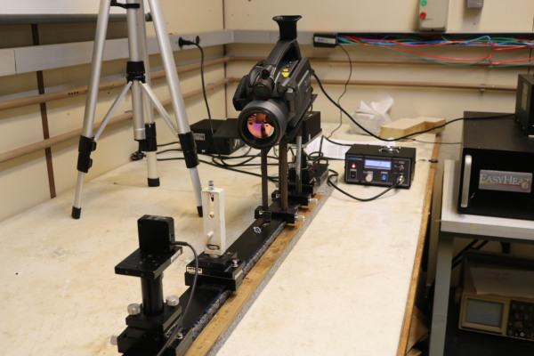 2 lasers de alta potência (1W) para medidas de hipertermia fototérmica,